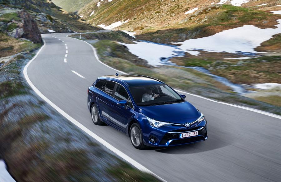  Toyota Avensis Wagon 2015 года  (фото 21 из 33)